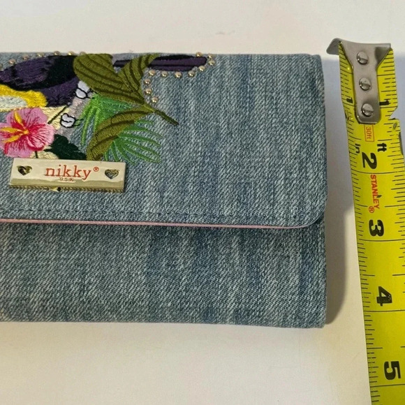 Nikky Women's Denim
Embroidered Design
RFID Blocking Trifold - Picture 7 of 7